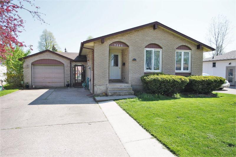 Nicely Maintained 3+1 Bedrm Bungalow w/Garage on Quiet Crescent!