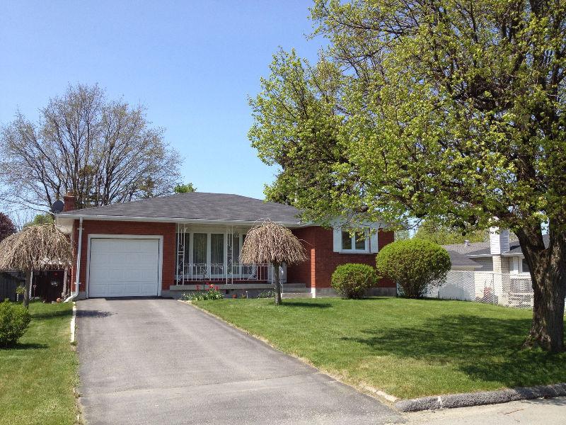 Great location! Beautiful 3 bedroom bungalow for rent
