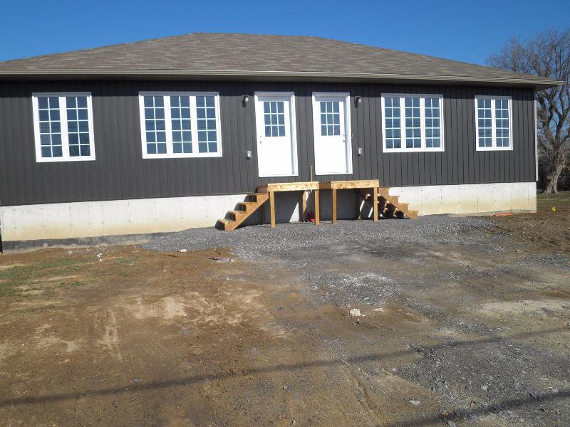 FOR RENT: SEMI-DETACHED BUNGALOWS WITH RIVERVIEW, CARDINAL ONT