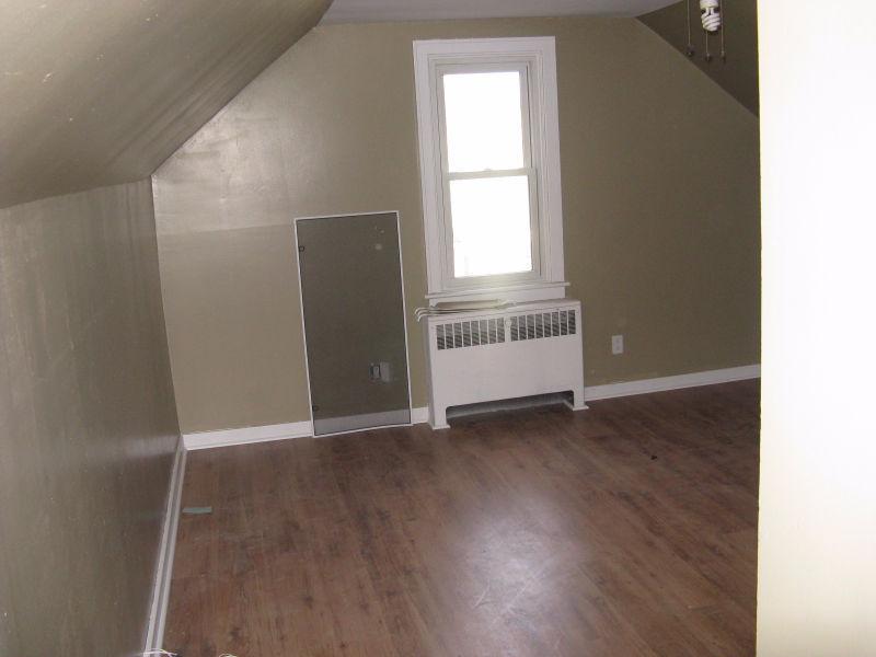 3 Bedroom House for Rent 692 4th Line E