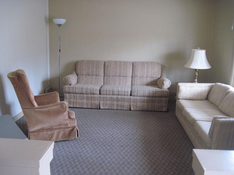 Grad House - 8 Month Lease from Sept.1 - $540/room Inclusive