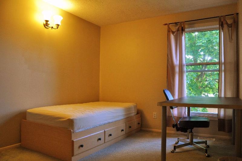 **15min to CarletonU**All inclusive,Free Wifi,laundry,ALL FEMALE