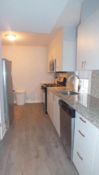 181 Henderson Sublet Room for Rent! Steps to U - May 1st!