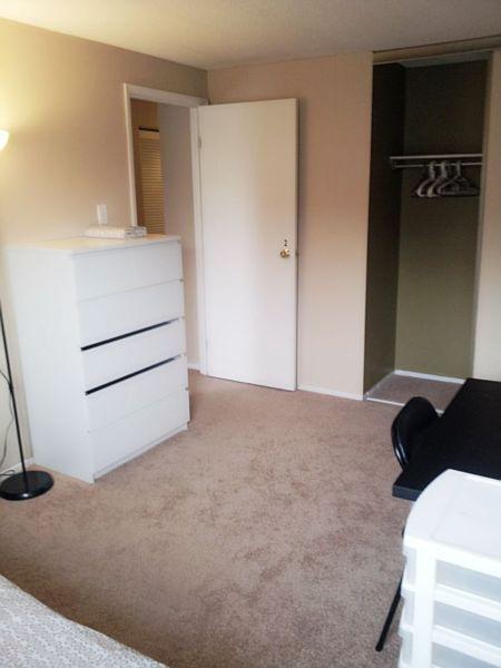 Room for rent (South keys / all inclusive)