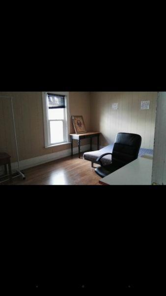 Summer sublet room