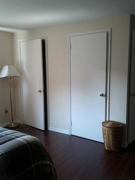 Rent a room in 2 bedroom townhouse -Professionals Only