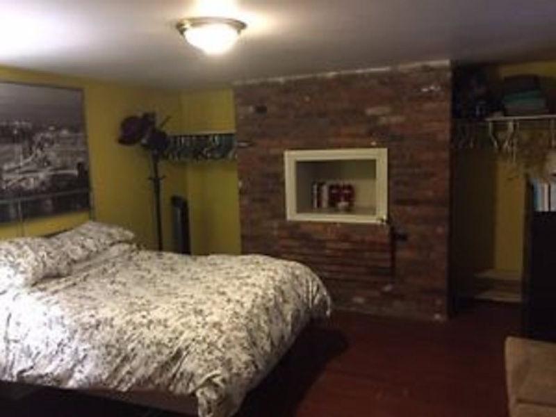 LOWERED PRICE: Room in 2bdrm furnished apt for June-Aug sublet