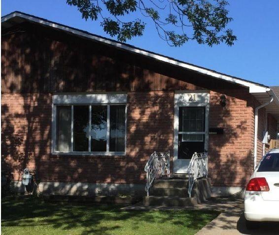 ROOM RENTAL - FEMALE STUDENTS - 2 ROOMS - $370 and $405