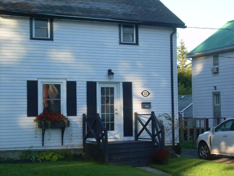 GANANOQUE EXECUTIVE TOWNHOUSE- INCLUSIVE