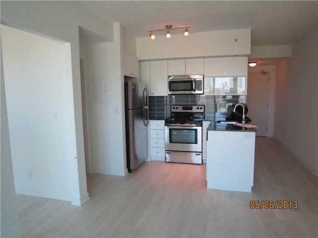 Gorgeous 1 BR Condo in Liberty Village with Parking