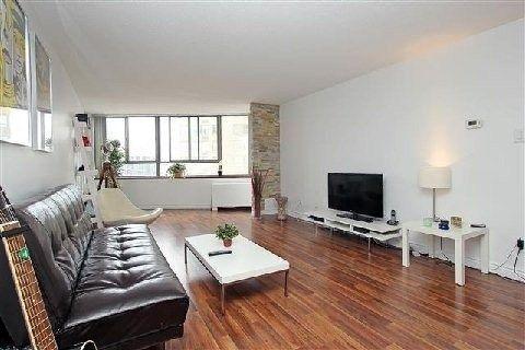 Larger One Bedroom- Harbourfront ( Great Location)