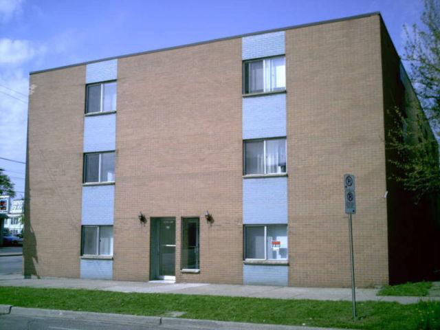 Large, all inclusive one bedroom apartment. Downtown Windsor