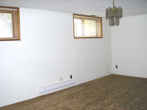 Spacious bright 2 bed newer apt, includes heating/water/s/f/w/d