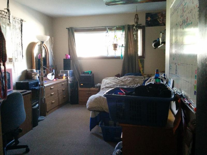 UofW 2 Bedroom |Campbell $900 All Inclusive Sept 1st Available