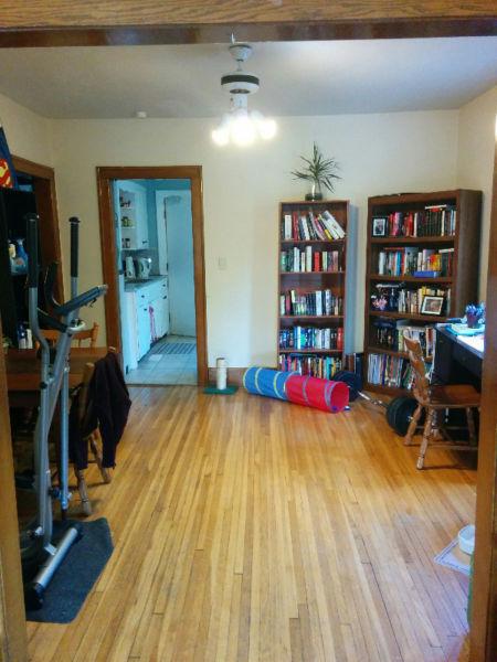 UofW 2 Bedroom |Campbell $900 All Inclusive Sept 1st Available