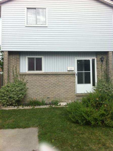 3 BDRM 1.5 BATH NEW HOUSE FOR RENT - $850 PLUS IN FAMILY AREA!