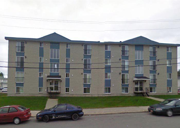 Grand 2 ½ à louer directement face au Cégep et à l'Université