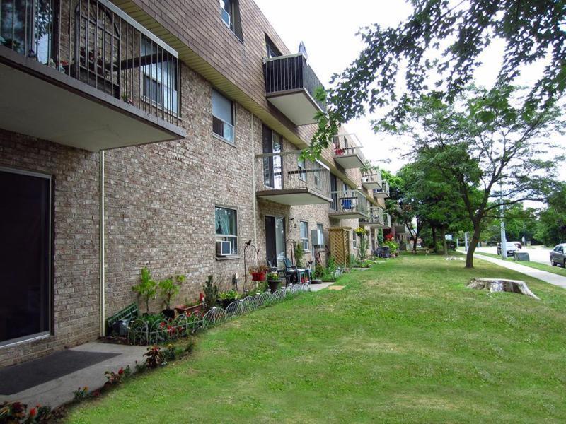 Tillsonburg Bachelor Apartment for Rent: Utilities in, parking