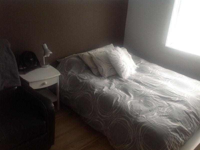 CHAMBRE A LOUER POUR TRAVAILLEUR D EXTERIEUR SEULEMENT 350$/mois