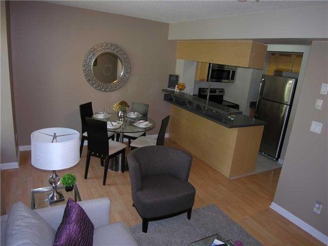 Lovely Bright Two Bedroom Townhouse Plus Open Concept Den