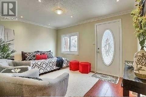 ** Bright Beautifully Renovated Home, Fab Finished Basement **