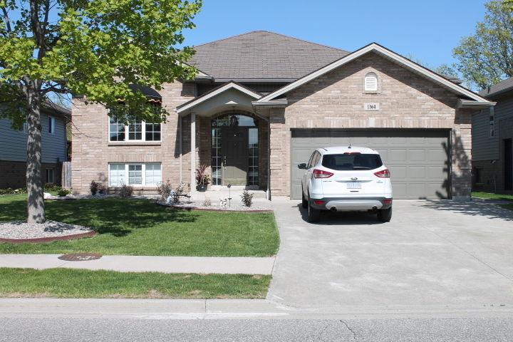 Open Sun, 2-4pm/ 1364 Clover/ 3000 Sq. Ft. 3+1 bdrm Raised Ranch