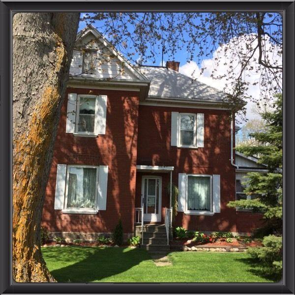 Centrally located close to 401, Family Home