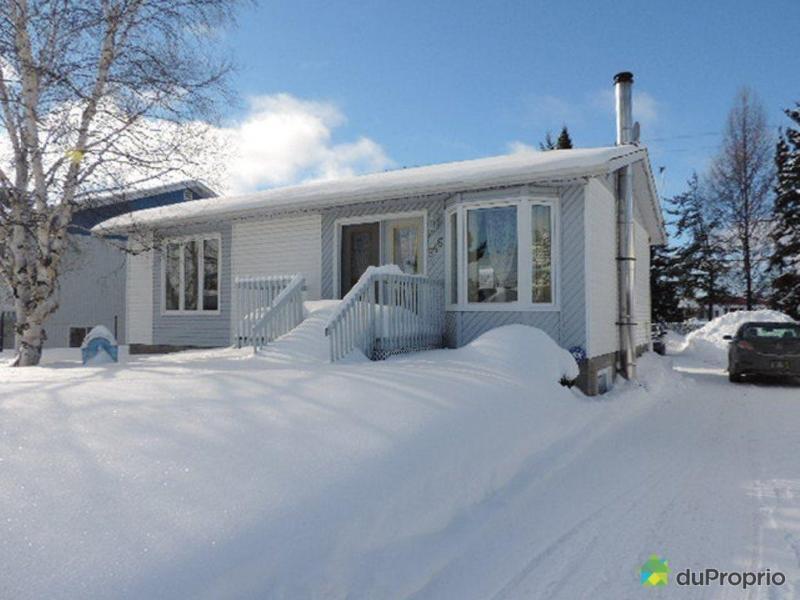 207 499$ - Maison à deux paliers à vendre à La Sarre
