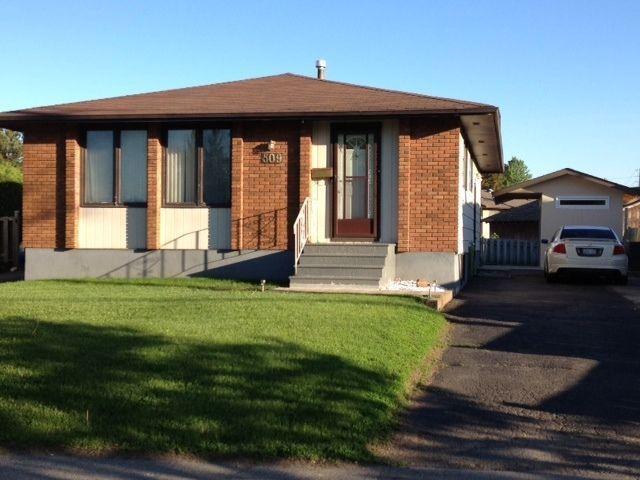 One Room Available in a Nice Home Close To Lakehead University