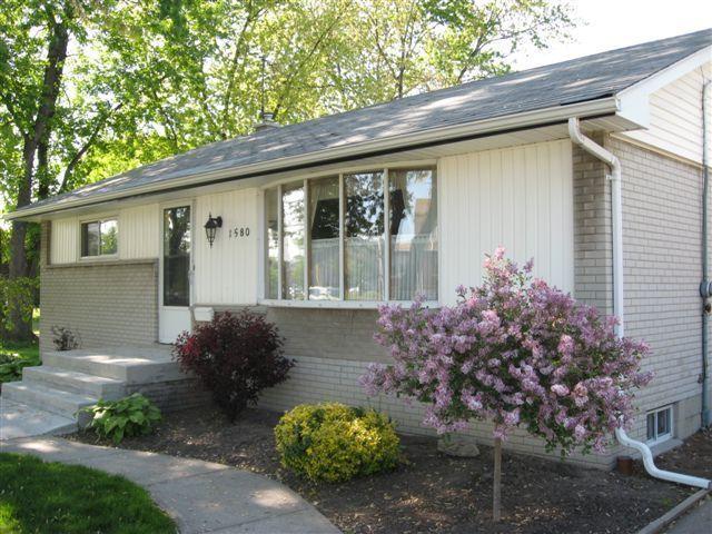 CLOSEST PROPERTY to ST. CLAIR - 30 SECONDS From Campus!