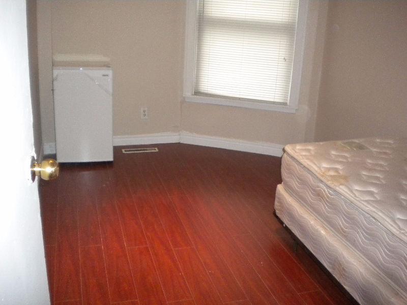 DOWNTOWN WATER FRONT ROOM $385 ALL INCLUDED