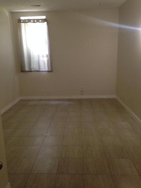 ROOM FOR RENT $399 INC WITH INTERNET on Drouillard!