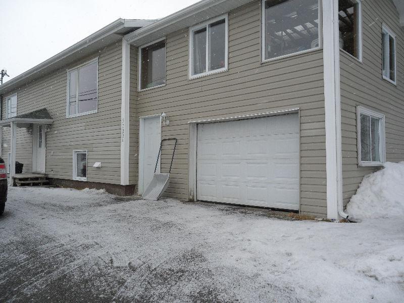 Sous-sol à louer 4 1/2 appartements avec fenestrations sorties