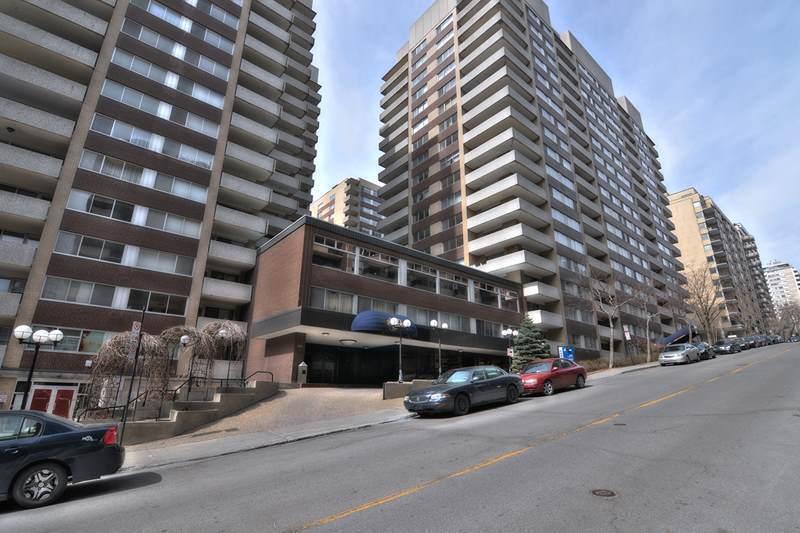 Downtown, gorgeous unit in luxury building, with all amenities