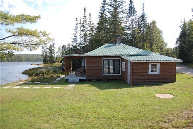 CHALET À LOUER BORD DE L'EAU