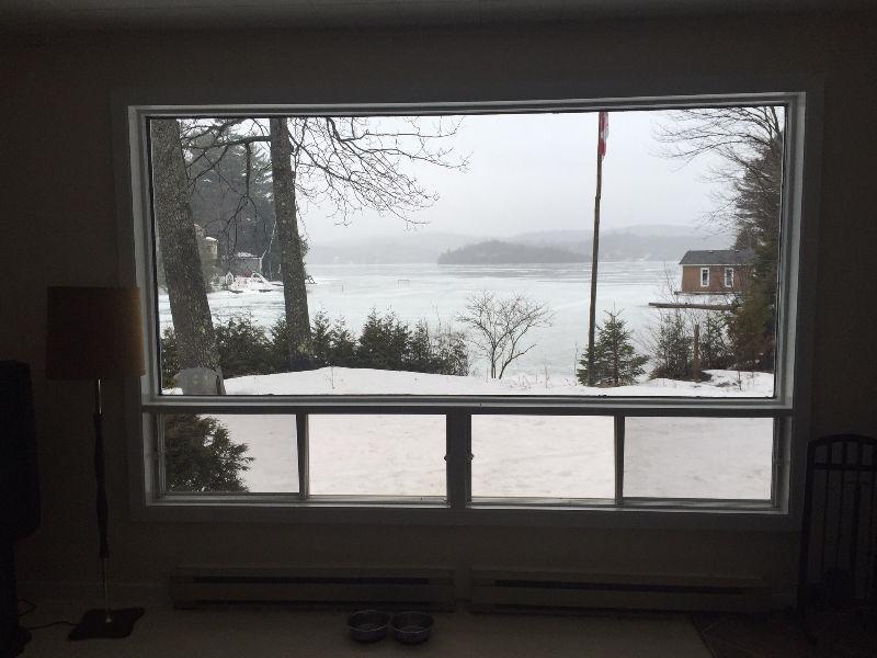 Chalet au bord de l'eau à louer sur le prestigieux Lac Louisa