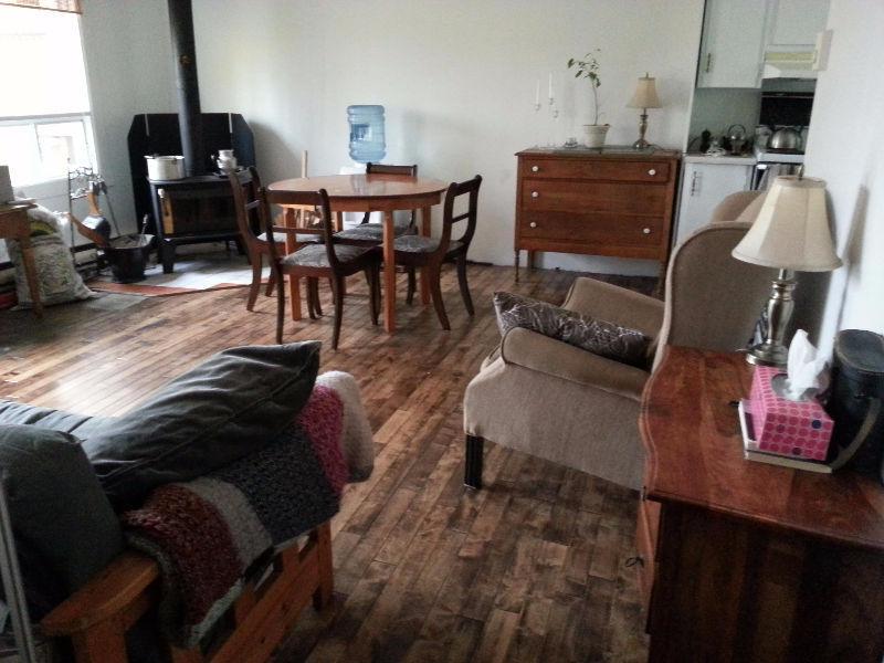 chalet bord de l'eau 1100$/mois