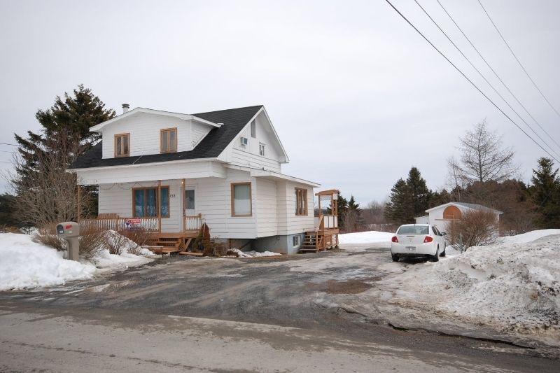 MAISON À ÉTAGE AVEC GARAGE - à Grande-Rivière en sie