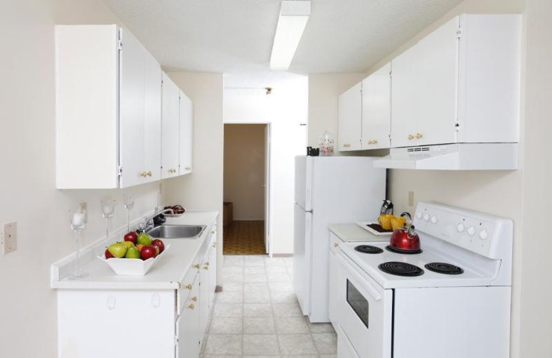 Big & Bright 2 Bedroom Available - 