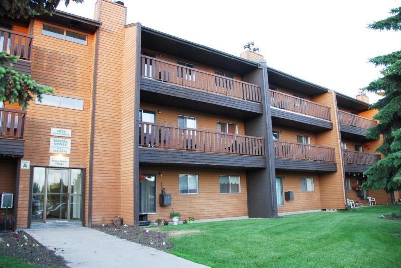 Free May Rent. Exceptional 3 bedroom Apartment Available!