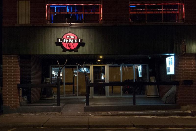 Bar, salle de spectacle à vendre / Location de local commercial