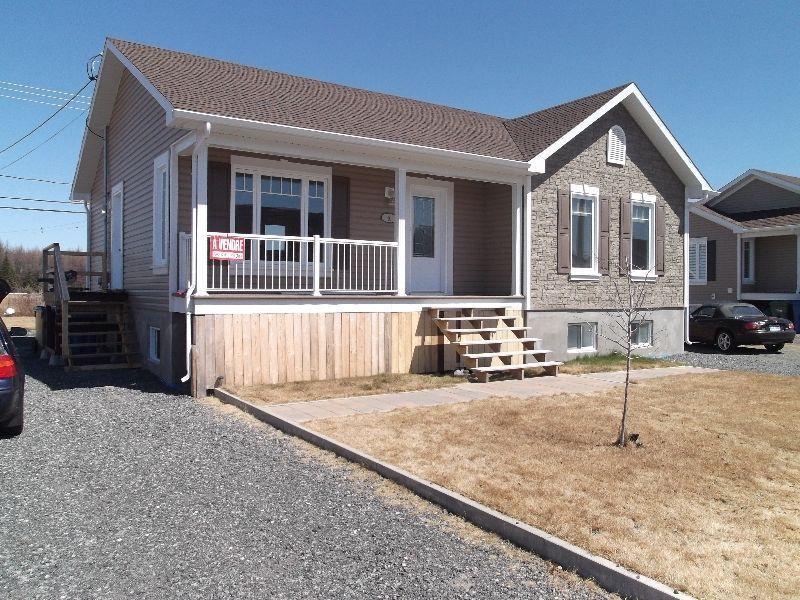 Maison à revenu à vendre ou à louer - Sept îles