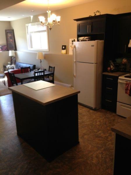 Roomate Wanted Share 2 Bedroom Evergreen Suite w/Female Student