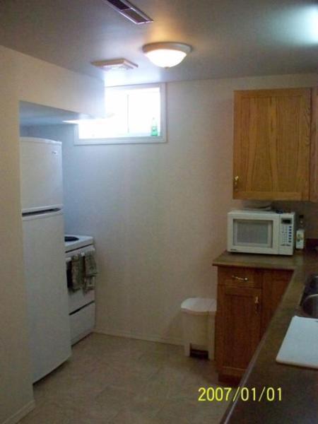 ROOMMATE: SUMMER BASEMENT SUITE! ALL INCLUDED, AVAILABLE NOW!