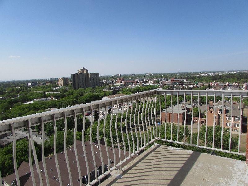 1 Bedroom - TOP FLOOR - Oakwood Towers