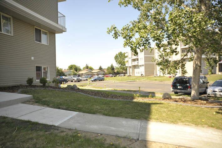 1 and 2bedroom apartment at Clareview area I,one month free ren
