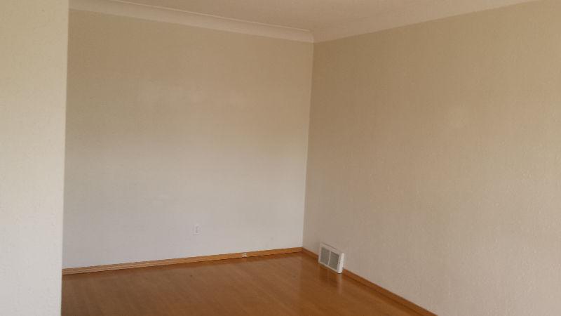 Beautiful 2 bdrm lower suite ($950) & 3rd floor ($1050) -124 St