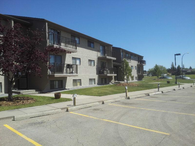 2 Bedroom - FREE Rent, FREE Telus + Incentives* - Cornett