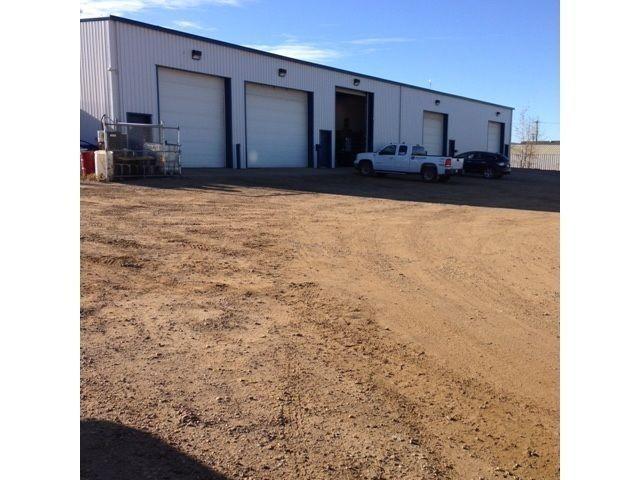 FOR LEASE: INDUSTRIAL BAY  - 3,750 SF