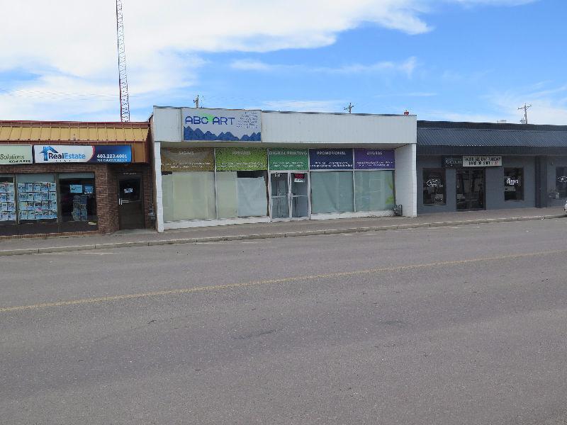 Commercial Retail or Office Prime Location 3100 Sq Ft w/ Tower